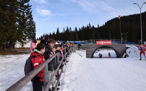 Otroci uživajo na sankališču na Pokljuki