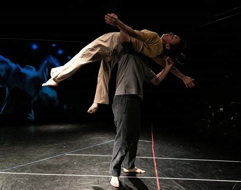 Portret plesalca v dinamični pozi