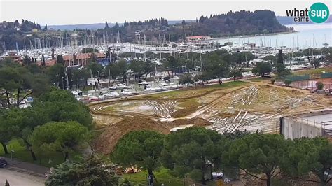 Pogled na marino Portorož s številnimi jahtami