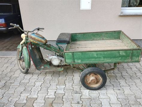 Tricikel na dvorišču