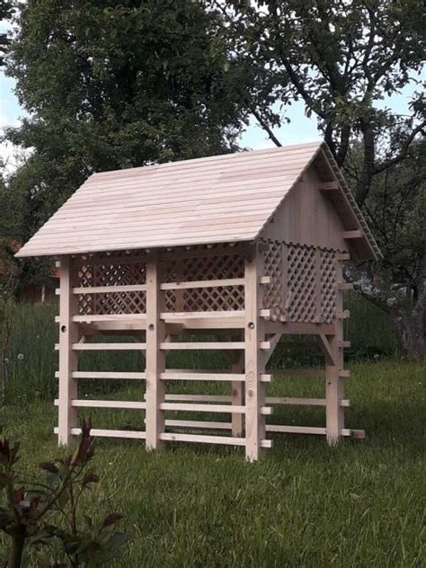 Lesen kozolec, preurejen v prijeten prostor za spanje