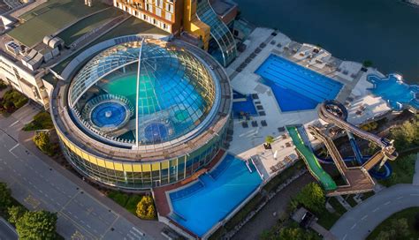 Hotel in termalni center s parkirno hišo v Piranu