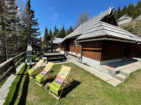 Notranjost luksuzne koče na Veliki planini