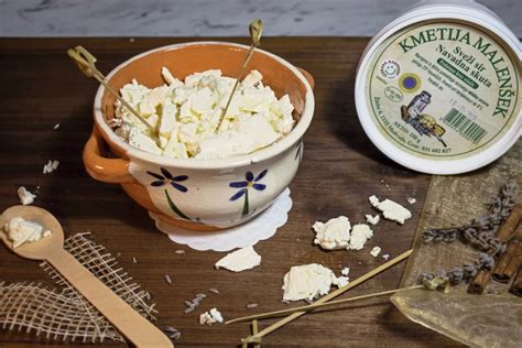 Izdelki Kmetije Malenšek: med, siri, mlečni izdelki