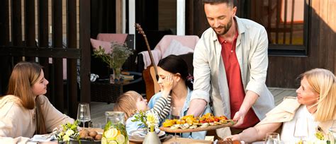 Ženske na pikniku v naravi