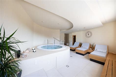 Ženske v wellness centru