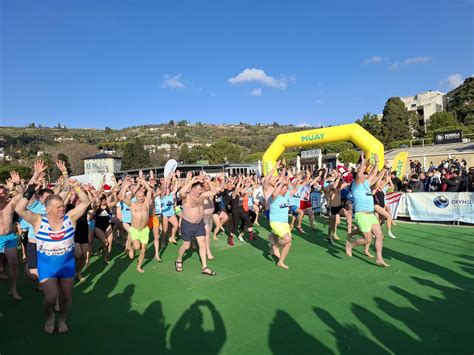 Novoletni skok v morje v Portorožu