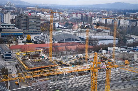 Gradbišče v Lovištu s stroji