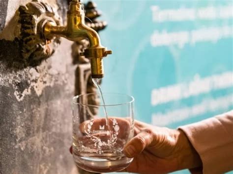 Pamukkale, apnenčaste terase, ki jih ustvarja termalna voda