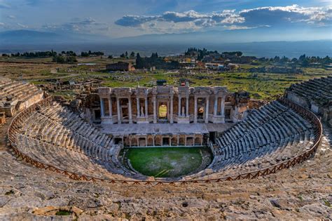 Ruševine antičnega mesta Hierapolis nad Pamukalami
