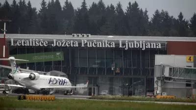 Letalo na letališču Jožeta Pučnika Ljubljana