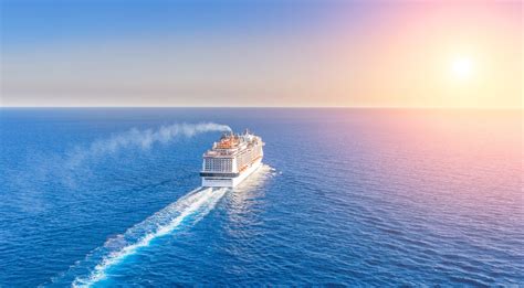 Diagram, ki ponazarja razliko med individualno in skupinsko terapijo.