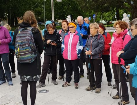 Pohodniki na poti v Vipavski dolini