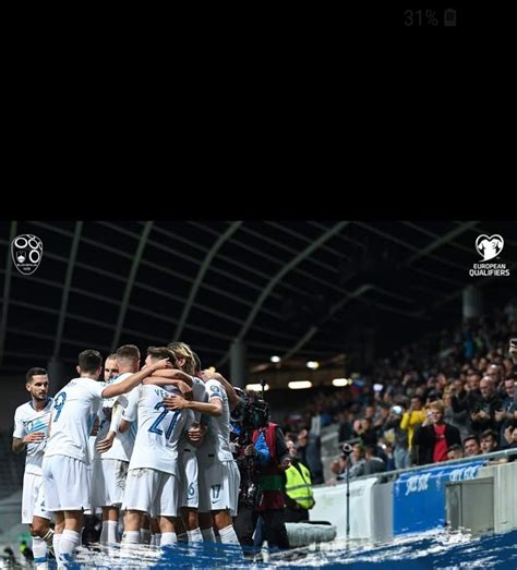 Navijači v dresih slovenske nogometne reprezentance