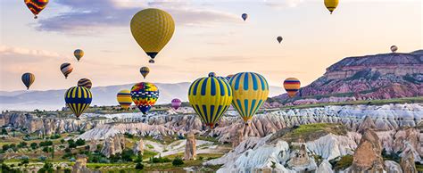 Panorama Kapadokije s pravljičnimi dimniki