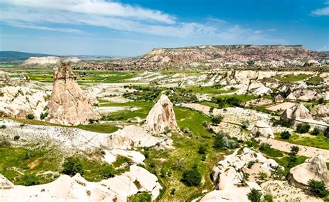 Pogled na Göreme in skalne formacije