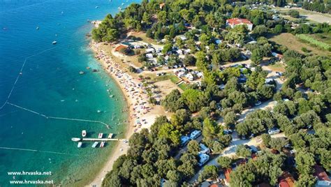 Kamp Brioni - Puntižela, pogled na mobilne hišice in plažo