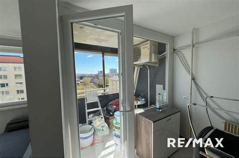 Sodobno opremljeno stanovanje z balkonom v Madridu