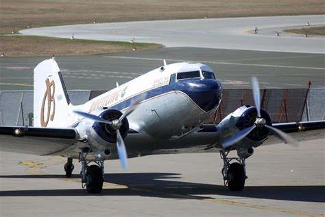 Zrakoplov DC-3 kod Otoka