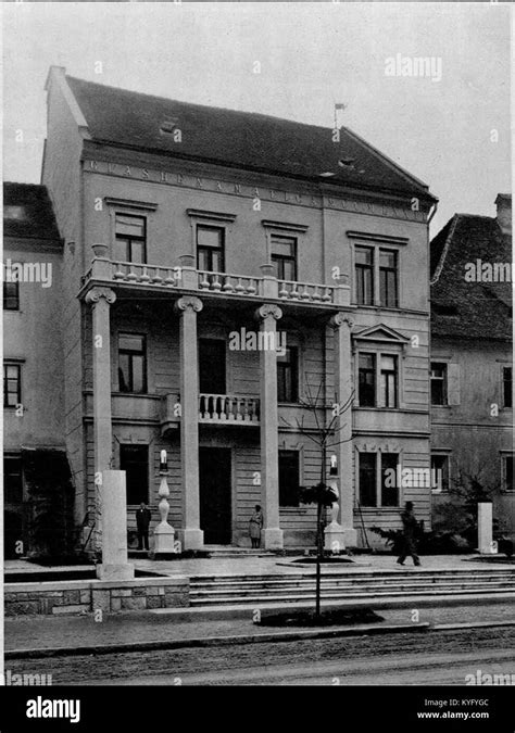 Pogled na Hišo cvetja zunaj