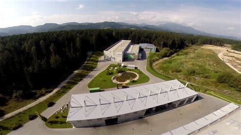 Zračni posnetek jamskih templjev Adžanta