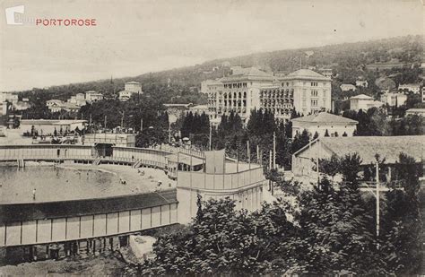 Panorama Portoroža z morjem in ladjicami