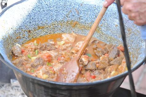 Prikaz bograča, pripravljenega po tradicionalnem receptu