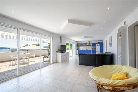 Apartmajska vila ob morju na Korčuli