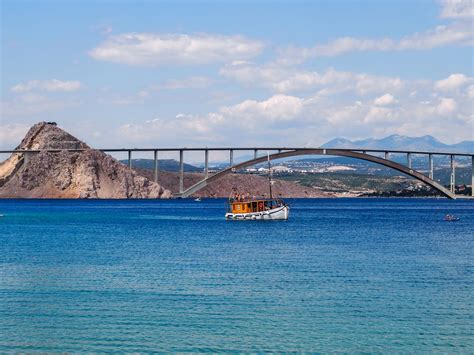 Most Krk, ki povezuje otok s kopnom