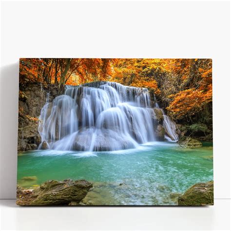 Slap v tropskem gozdu na Karibih