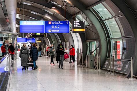 Zunanji pogled na Terminal 2 Frankfurtskega letališča