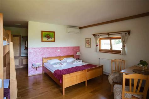 Družinska soba na turistični kmetiji Marjanca
