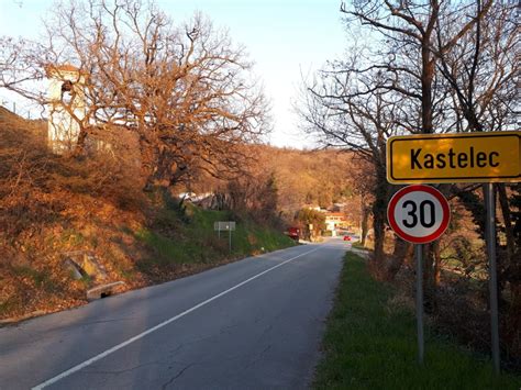 Cesta skozi kraško vas