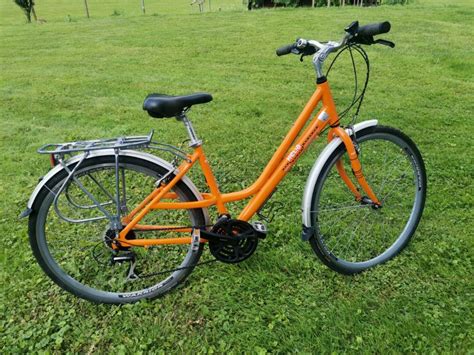 Primerjava geometrijskih oblik okvirjev treking koles (moško in žensko)