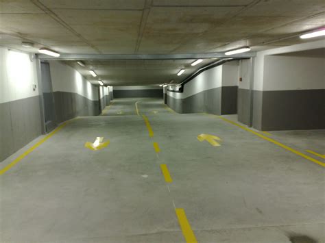 Shematski prikaz parkirne hiše Vila Marija s poudarkom na vhodu in izhodu