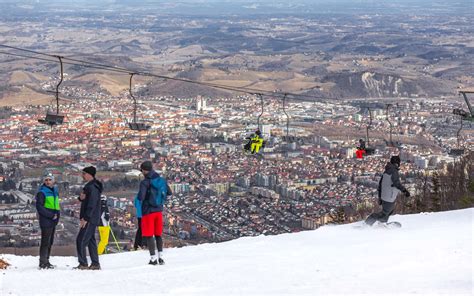Panorama Mariborskega Pohorja s smučarskimi progami