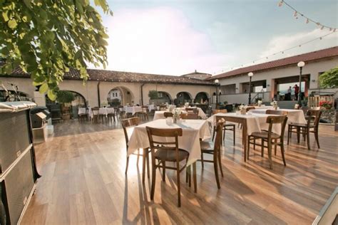 Grad Dobrovo s svojo renesančno arhitekturo