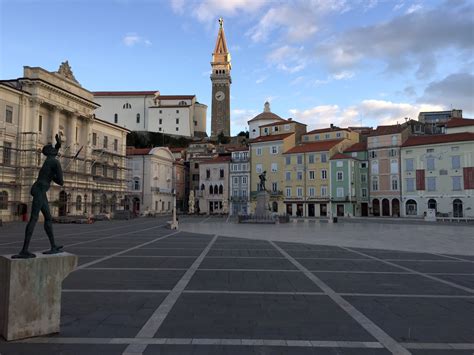 Tartinijev trg v Piranu