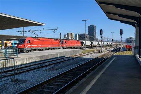 Vlak na železniški postaji