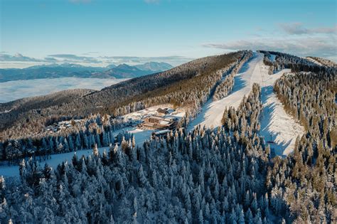 Notranjost hotela Panorama Kope s pogledom na naravo