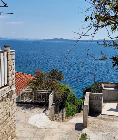 Pansion Danilo ob morju s teraso in pogledom na otoke