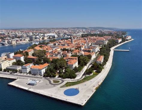 Panorama Zadra z otoki v ozadju