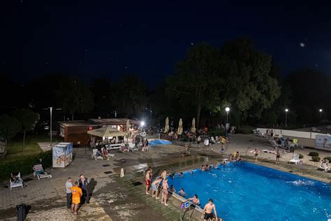 nočno kopanje v vodnem parku