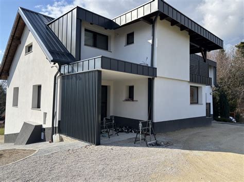 Arhitekturni detajl stare kočevske hiše