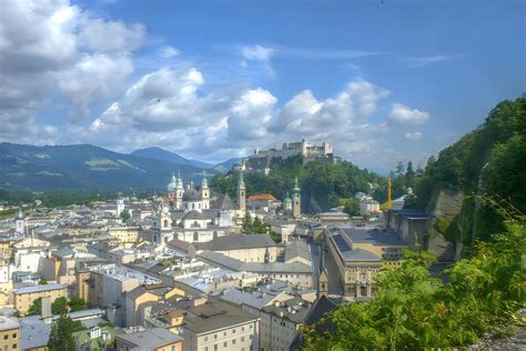Pogled na grad Hohensalzburg v Salzburgu