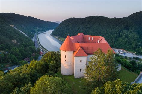 Ilustracija Jazona in Argonavtov ob reki