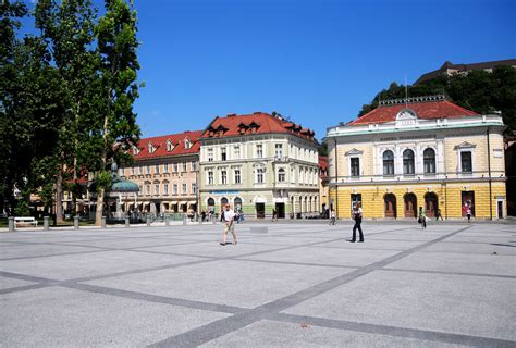 Pogled na Kongresni trg v Ljubljani s Parkom Zvezda