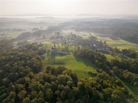 Pogled s Nanosa na okoliško pokrajino