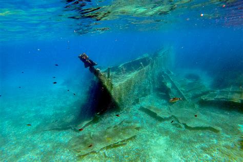 Potopljena ladja in arheološki predmeti