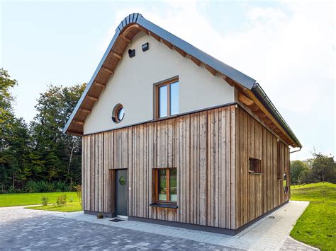 Lesena hiška v prekmurski vasi